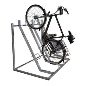 Cykelparkering til ethvert behov | Pladsbesparende cykelparkering | FalcoVert semi-vertikal cykelparkering | image #1| FalcoVert-cykelparkering