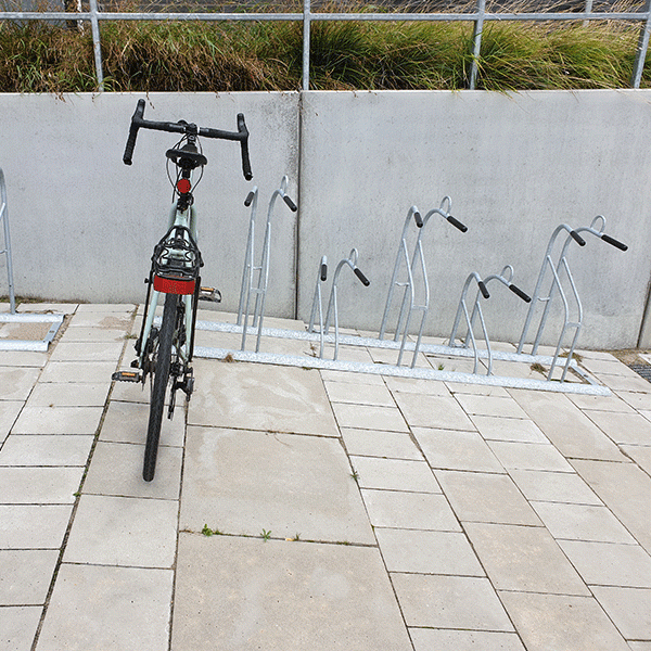 Cykelparkering til ethvert behov | Cykelstativer | Falco-ideal 2.0 dobbeltsidet cykelstativ | image #7 |  FalcoIdeal-2.0-dobbeltsidet-cykelstativ-giver-cyklen-en-ideel-støtte